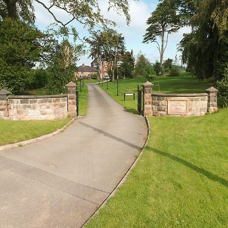 Heath View Villa Cheddleton Bagian luar foto