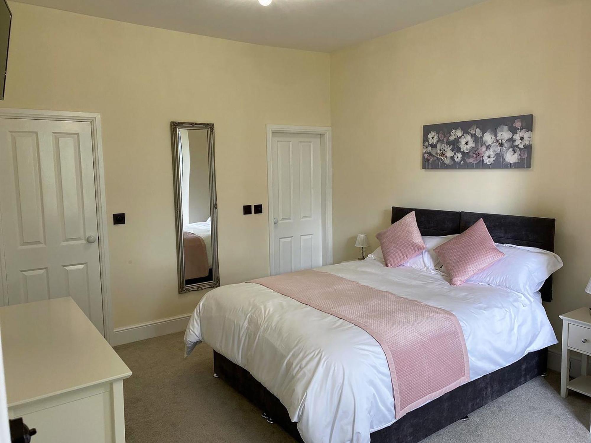 Heath View Villa Cheddleton Bagian luar foto