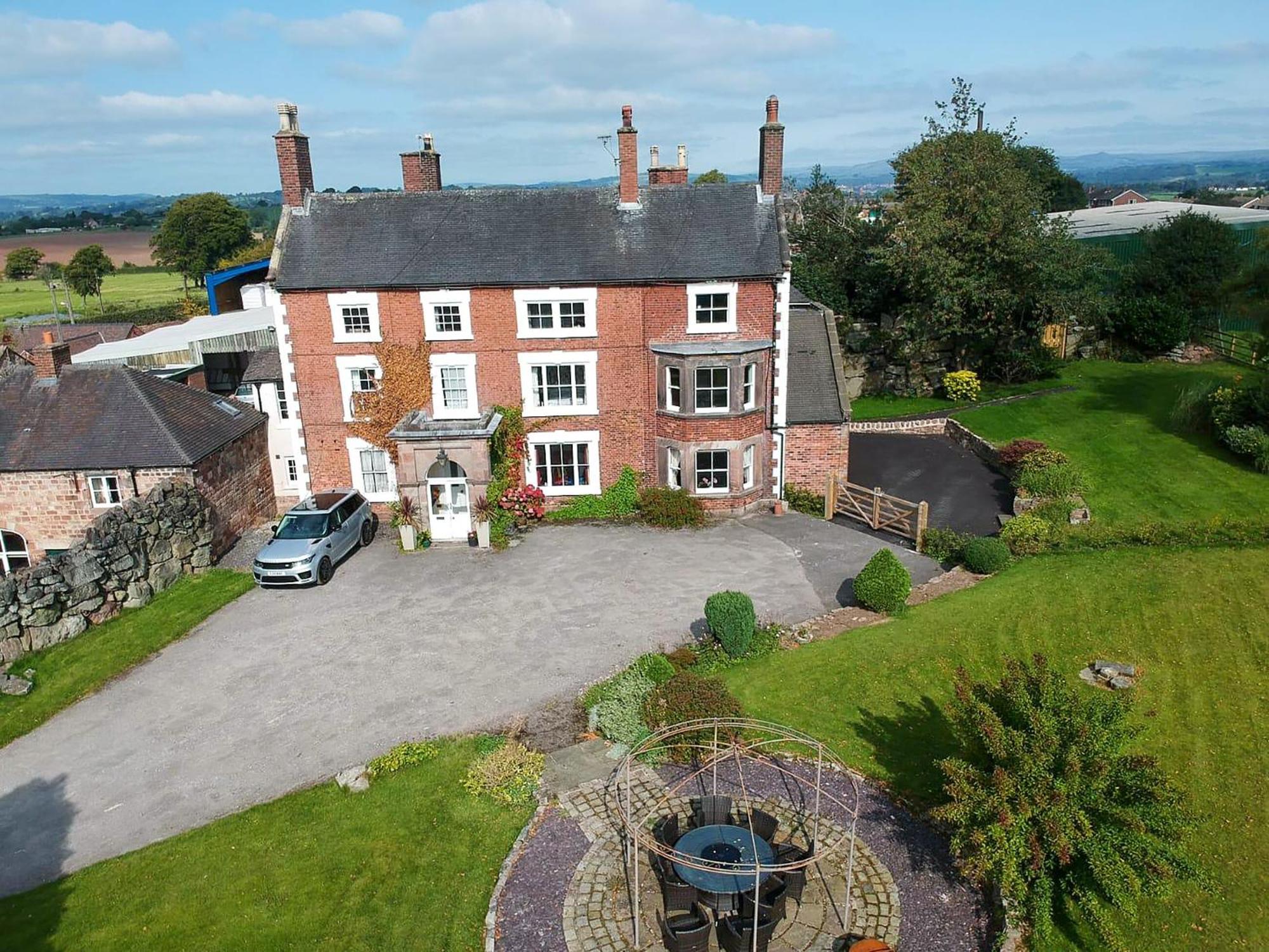 Heath View Villa Cheddleton Bagian luar foto