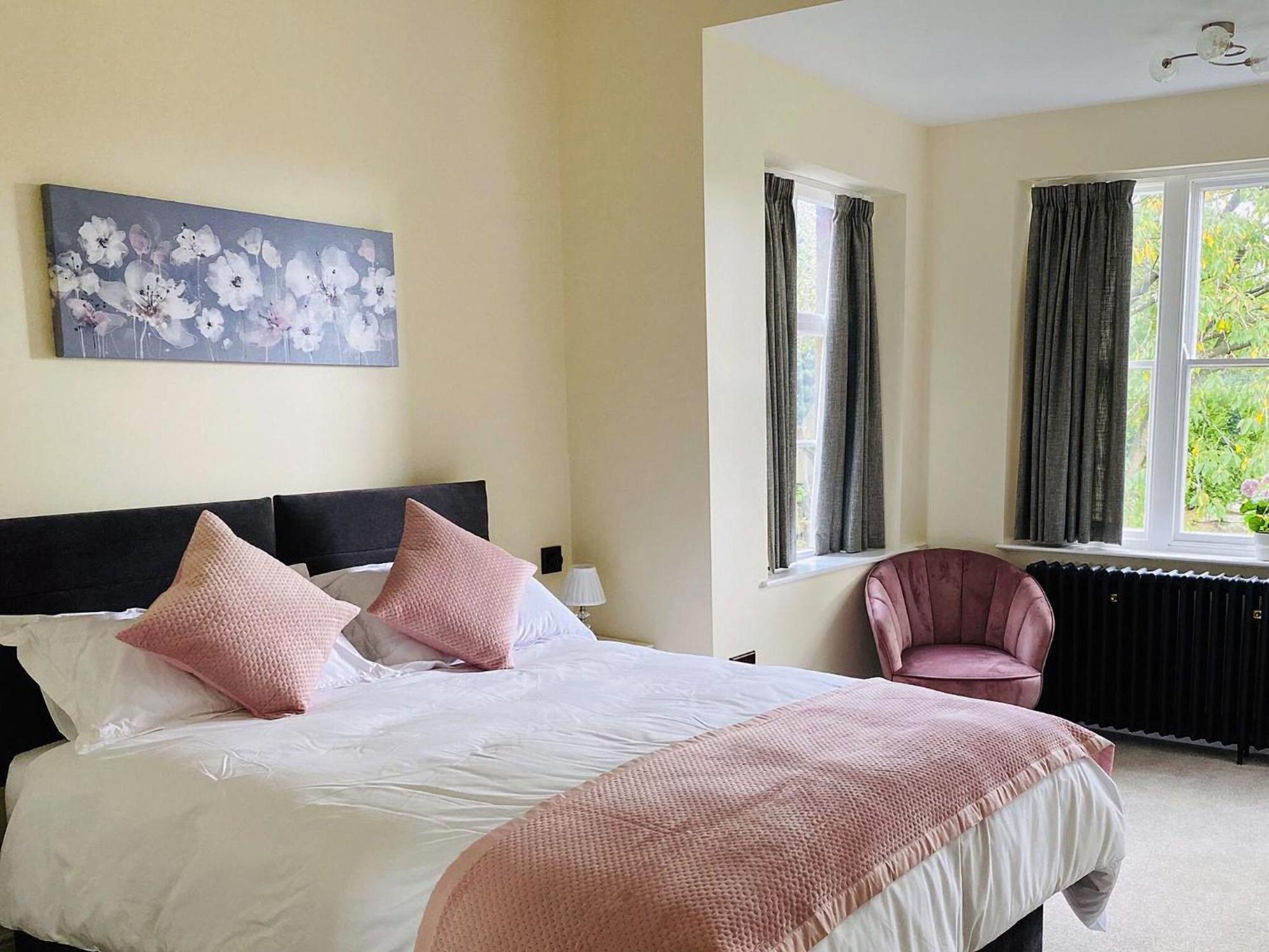Heath View Villa Cheddleton Bagian luar foto