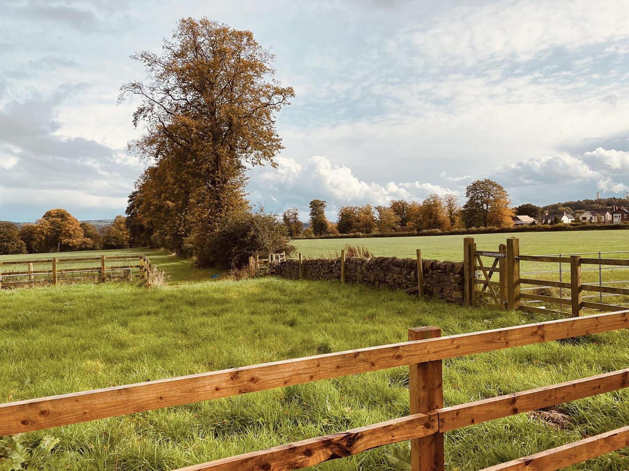 Heath View Villa Cheddleton Bagian luar foto